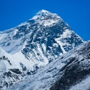 Der höchste Berg der Welt: Ein umfassender Guide zu Natur, Geschichte und Faszination